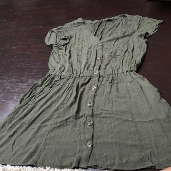 Dress - Picture 1 of 3